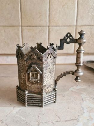 Антикварный подстаканник "Русский домик" Антикварный подстаканник "Русский домик"