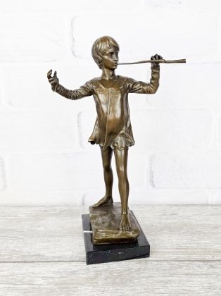 Питер Пэн, играющий на флейте Питер Пэн, играющий на флейте