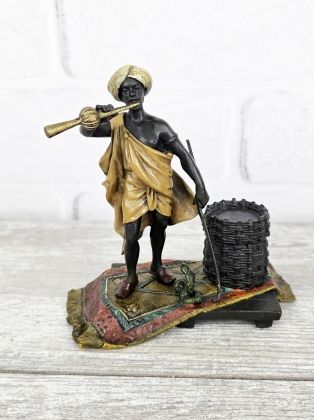 Заклинатель змей Заклинатель змей